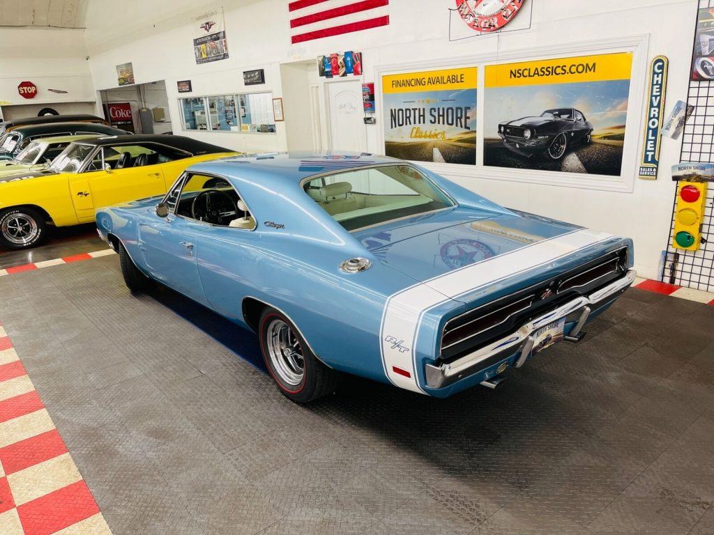 1969 Dodge Charger – R/T – 440 MAGNUM – 4 SPEED TRANS – B3 BLUE